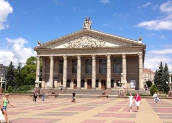 В центрі Тернополя дитина зламала пенсіонерці стегно