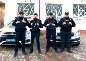 На Тернопільщині була справжня поліцейська погоння: патрульні затримали чоловіка, який викрав транспортний засіб