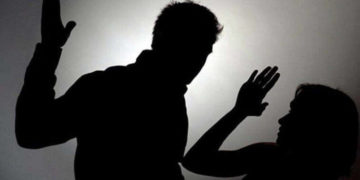 Тернопільський суд оштрафував на 510 гривень чоловіка, який побив рушником свою дружину