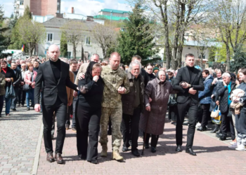 Людина незламної волі та щирої любові до України: на Тернопільщині прощаються з Олегом Барною