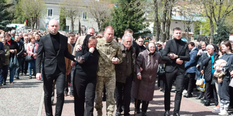 Людина незламної волі та щирої любові до України: на Тернопільщині прощаються з Олегом Барною