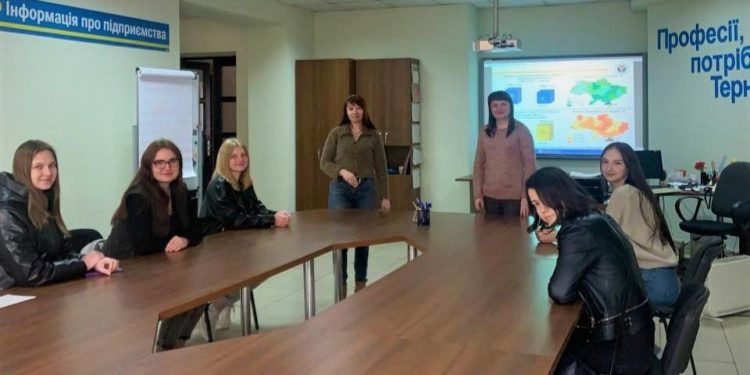 Студенти ТНПУ в рамках вивчення курсу «Соціальна робота в сфері зайнятості» відвідали Тернопільський обласний центр зайнятості