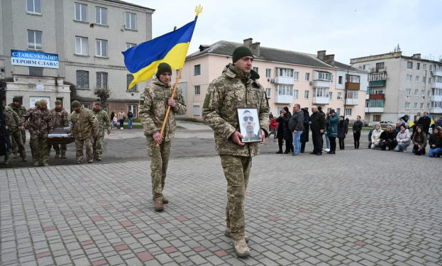 Вiн пpийняв cвiй оcтаннiй бiй за Укpаїну: на Тернопільщині попрощалися з Героєм Миколою Юрчишиним