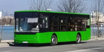 Напередодні Великодня у Тернополі змінили кількість громадського транспорту, що курсує до міських кладовищ