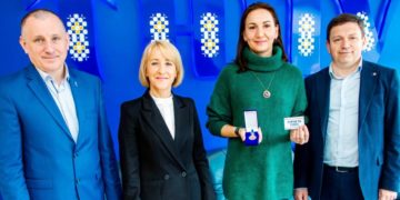 Почесною відзнакою «Гордість ТНПУ» нагородити українську біатлоністку Олену Білосюк (Олену Підгрушну)
