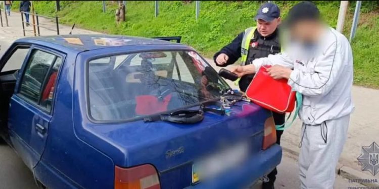 У Тернополі патрульні вдруге зупинили того самого водія, який керував автівкою напідпитку