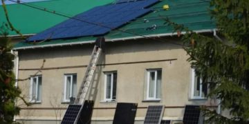 На одну з лікарень Тернопільщини встановлюють понад 50 сонячних батарей