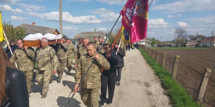 “Поповнив cкорботний пaнтeон нeбecних Янголів”, – на Тернопільщині попрощалися з 21-річним військовим Михайлом Теслюком