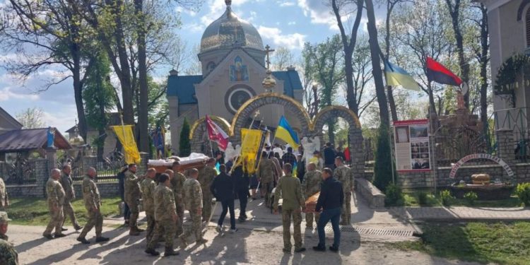 “Поповнив cкорботний пaнтeон нeбecних Янголів”, – на Тернопільщині попрощалися з 21-річним військовим Михайлом Теслюком