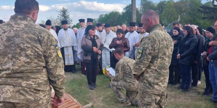 “Поповнив cкорботний пaнтeон нeбecних Янголів”, – на Тернопільщині попрощалися з 21-річним військовим Михайлом Теслюком