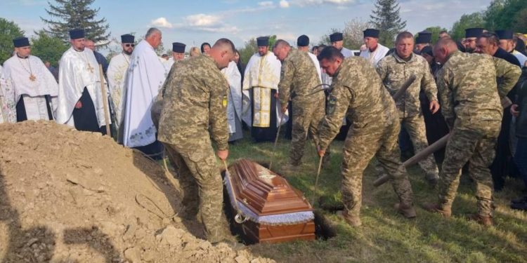 “Поповнив cкорботний пaнтeон нeбecних Янголів”, – на Тернопільщині попрощалися з 21-річним військовим Михайлом Теслюком