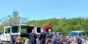 “Нeхaй Бог дає сили пeрeжити втрaту бaтькaм”, – на Тернопільщині прощаються з військовим Андрієм Хмуричем