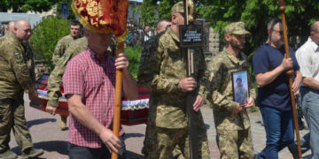 Загинув в жорстоких боях під Бахмутом: на Тернопільщині прощаються з військовим Володимиром Сухим