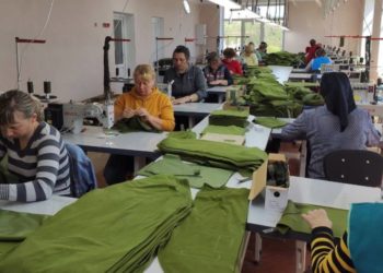 В одній з громад Тернопільщини відкрили підприємство, яке шиє форму для наших військових