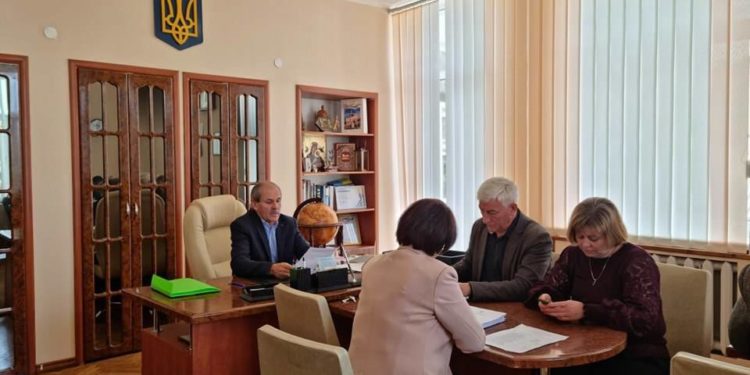 В міській раді на Тернопільщині додали майже пів мільйона гривень на зарплати працівникам