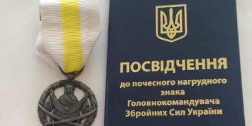 Почесним нагрудним Знаком «За сприяння війську» Головнокомандувач ЗСУ Валерій Залужний нагородив Ігоря Гуду
