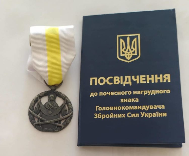 Почесним нагрудним Знаком «За сприяння війську» Головнокомандувач ЗСУ Валерій Залужний нагородив Ігоря Гуду