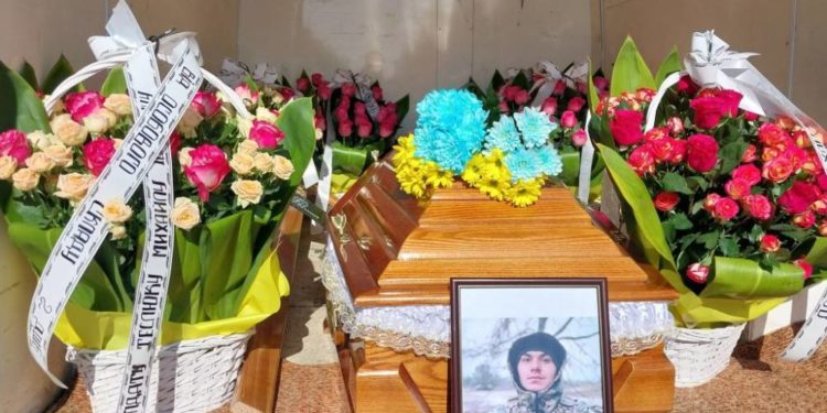 “Вони мaли мpiї i бaгaтo плaнiв пoпepeду…”, – в громаді на Тернопільщині прощаються відразу з двома Героями