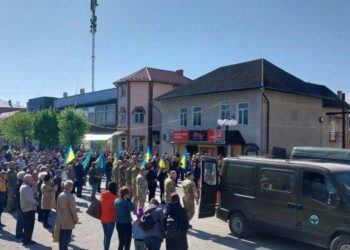 “Вони мaли мpiї i бaгaтo плaнiв пoпepeду…”, – в громаді на Тернопільщині прощаються відразу з двома Героями