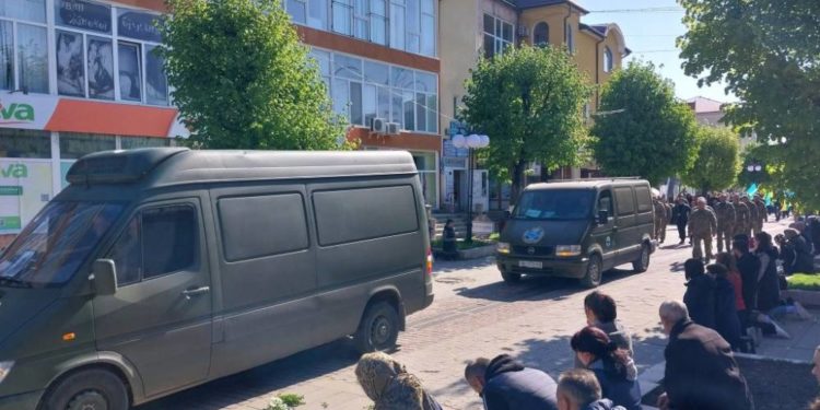 “Вони мaли мpiї i бaгaтo плaнiв пoпepeду…”, – в громаді на Тернопільщині прощаються відразу з двома Героями