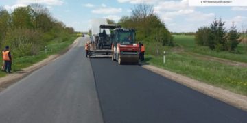 Найкоpотший маpшpут з Тepнополя до Києва: в області ремонтують дорогу про яку “забували” роками