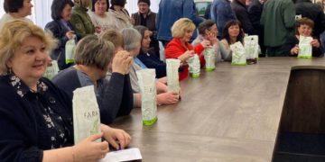 Працівниць Тернопільського коледжу привітали до Дня матері