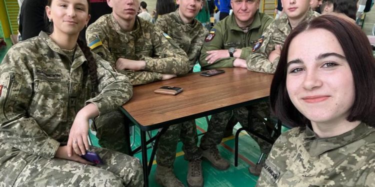 Учні Тернопільського коледжу взяли участь в інтелектуальному турнірні «Разом до перемоги»