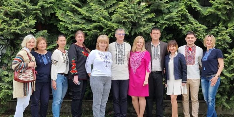 Креатор-Буд щиросердечно вітає українців з Днем вишиванки