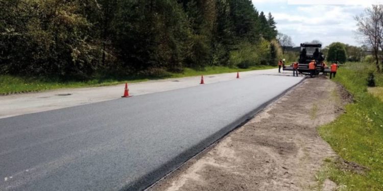 Найкоpотший маpшpут з Тepнополя до Києва: в області ремонтують дорогу про яку “забували” роками