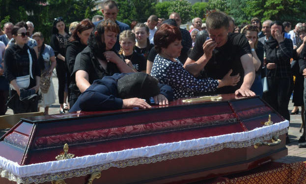 Загинув в жорстоких боях під Бахмутом: на Тернопільщині прощаються з військовим Володимиром Сухим