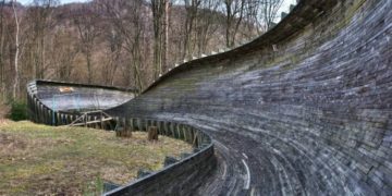 Дерев’яна дошка вбила 15-річну дівчинку на Тернопільщині: деталі жахливої трагедії в Кременці