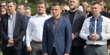 “Це кривавий місяць у нашій історії”: у День Героїв голова Тернопільської обласної ради вшанував борців за Україну