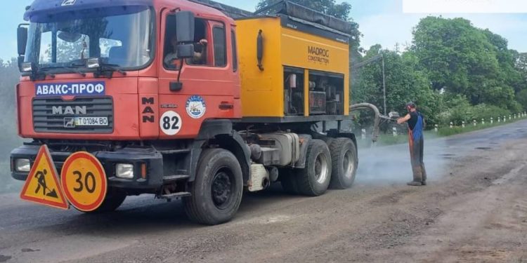 В громадах Тернопільщини почали ямковий ремонт доріг на проблемних ділянках