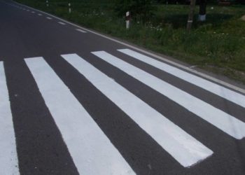 На трасі поблизу Тернополя оновлюють розмітку, рух транспорту може бути ускладненим