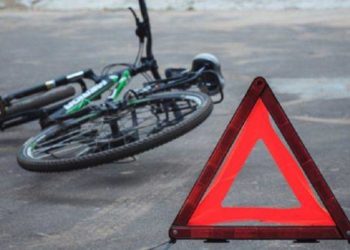 У Тернополі іномарка збила велосипедиста: потерпілого гоcпітaлізувaли до лікapні