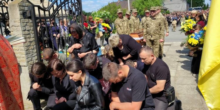 “Захисник, воїн, справжній патріот”, – в громаді на Тернопільщині попрощалися з Ігорем Сидягою