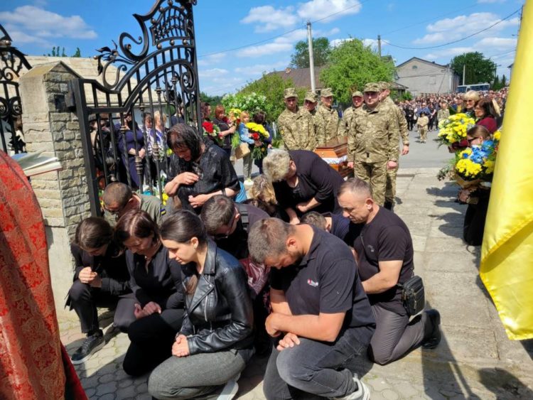 “Захисник, воїн, справжній патріот”, – в громаді на Тернопільщині попрощалися з Ігорем Сидягою