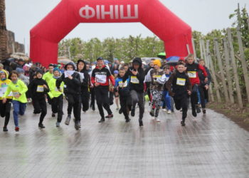 У квітучих садах Петра Гадза вчора провели масштабний забіг, щоб допомогти ЗСУ