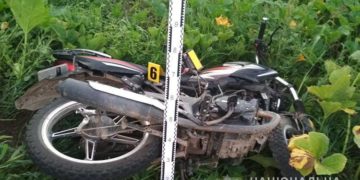 На Тернопільщині Мотоцикліст травмував 11-річного хлопчика: дитина потрапила до лікарні