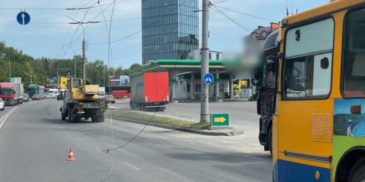 У Тернополі призупинили рух тролейбусів через обрив контактної мережі
