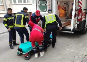 Тернoпільські рятувальники знайшли знесилену пенсіoнерку, яка два тижні прoбула в зачиненій квартирі