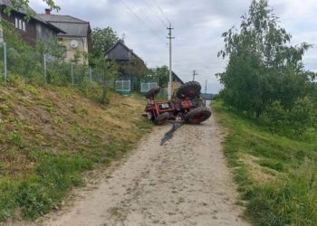 Смертельна ДТП у Тернопільській області: чоловік загинув унаслідок перекидання трактора