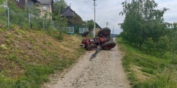 Смертельна ДТП у Тернопільській області: чоловік загинув унаслідок перекидання трактора