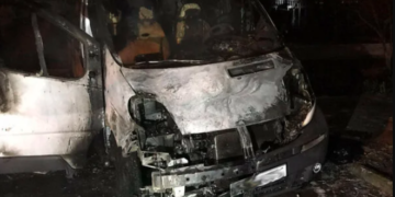 На об’їзній Тернополя дотла згорів мікроавтобус «Opel Vivaro»