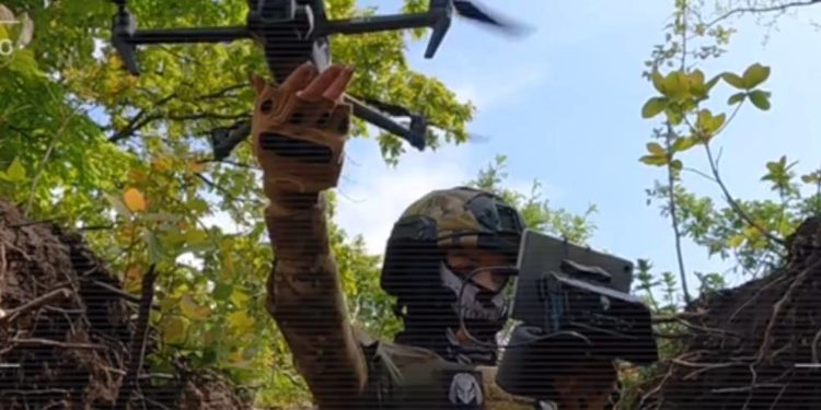 Знаний у Тернополі журналіст, а тепер боєць ЗСУ, закликає підтримати його підрозділ