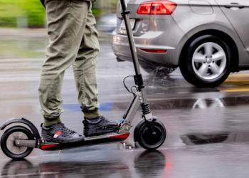 У Тернополі дорослий чоловік пограбував маленьку дитину