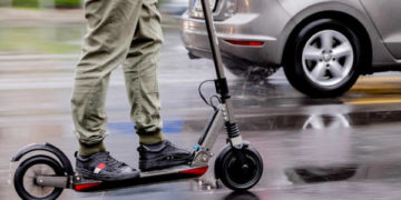 У Тернополі дорослий чоловік пограбував маленьку дитину