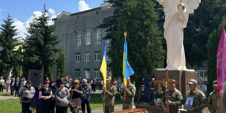 В останню дорогу провели Героя з Тернопільщини Ігоря Лазарева