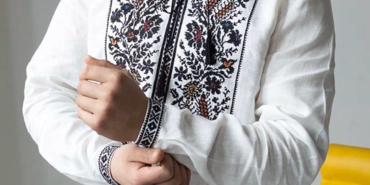 У ЦНАПі на Тернопільщині позачергово пропускатимуть чоловіків, які прийшли у вишиванці