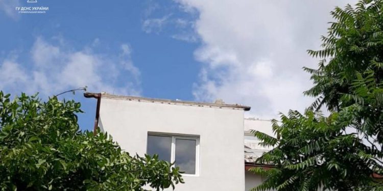 Позривало дахи та повалило паркани: негода наробила біди в громаді на Тернопільщині